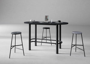 Demino Hightop Table with Foot Railing in Black Finish with Grey High Stool