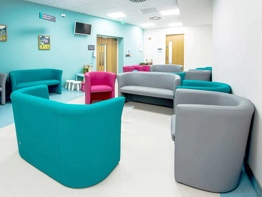 Waiting Room Chairs Arranged In Circle_82096Dad 83E8 40C5 851B 907D3043D342